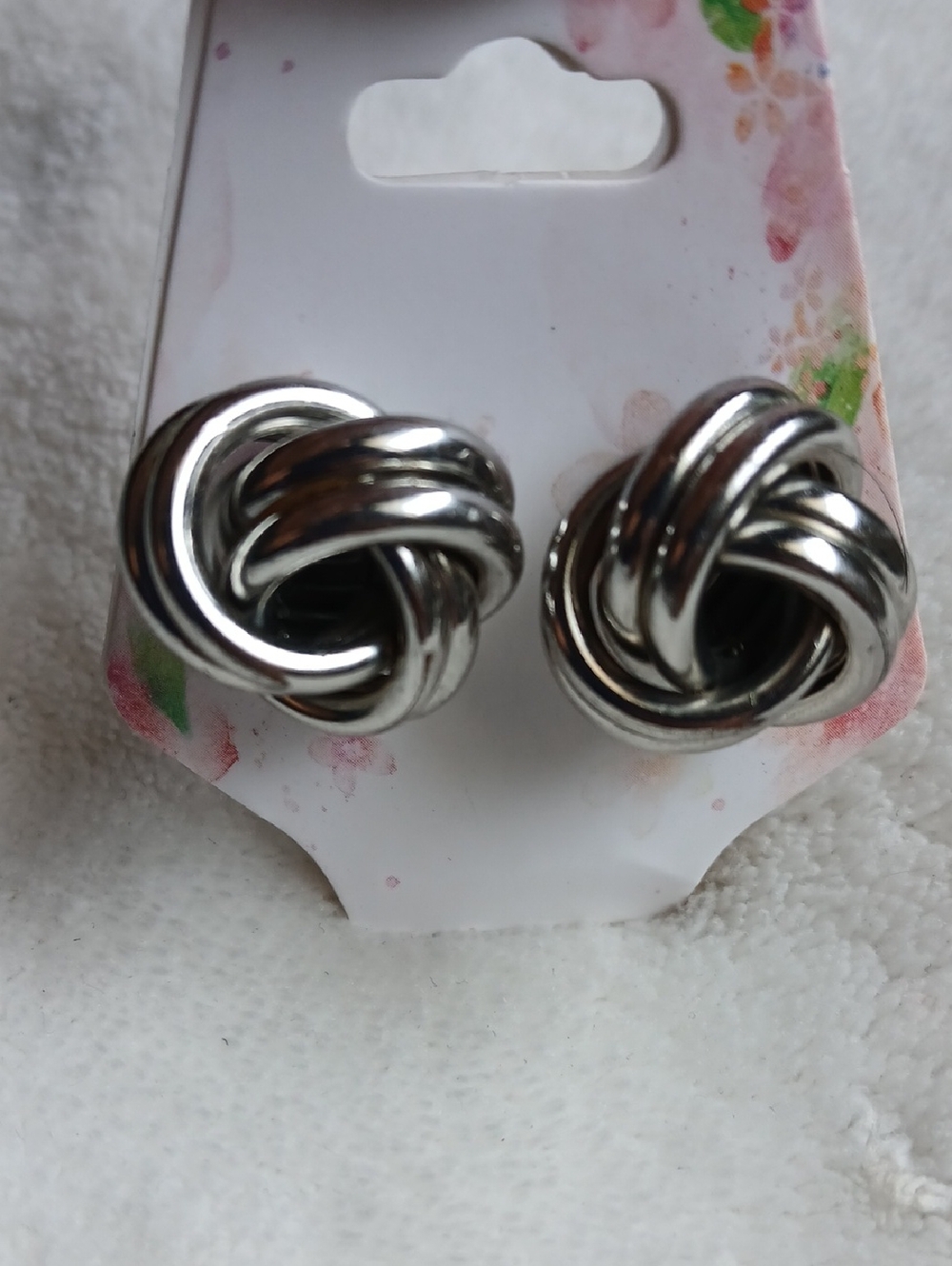Intertwined Knot Stud Earrings in Silver - Unbranded